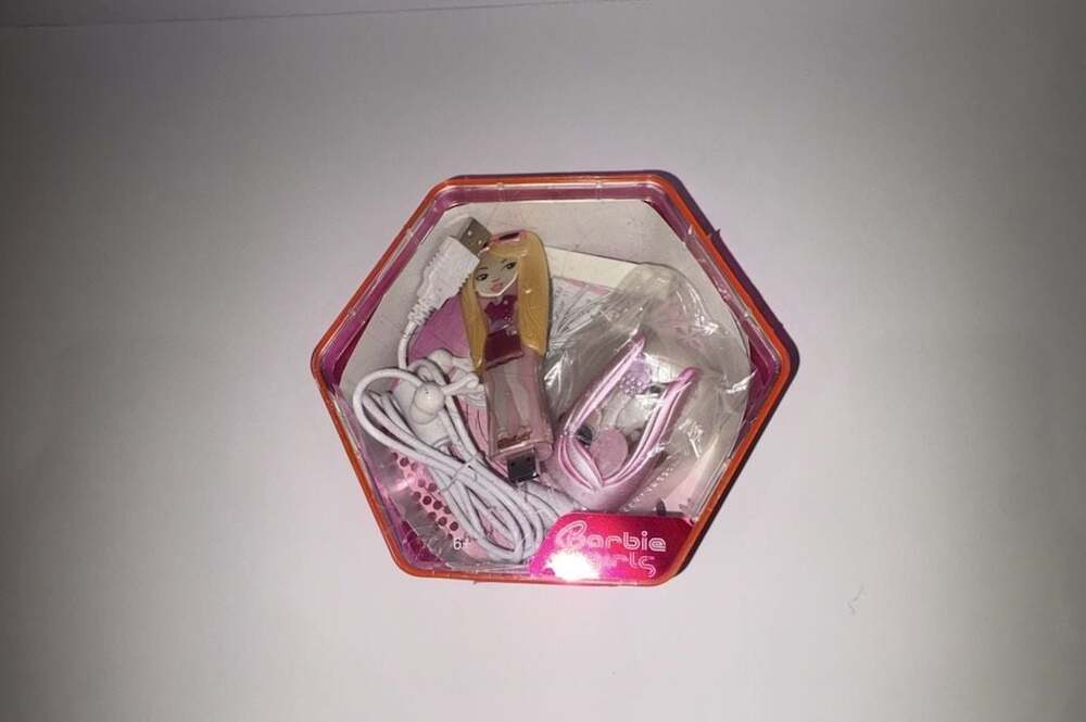 Mattel Barbie Girls MP3 Music Player 512MB with Dock, Earbuds, and Accessories